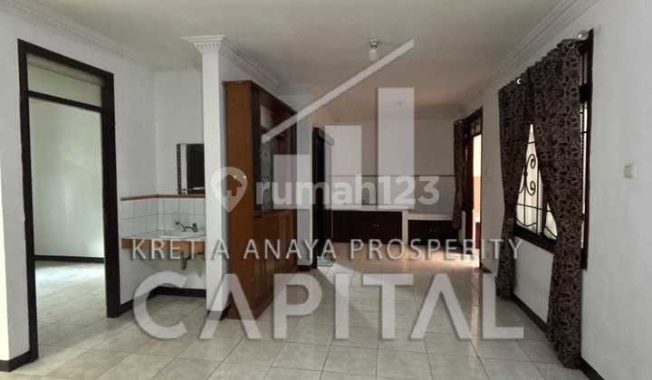 Murah Dibawah Harga Pasar Rumah Siap Huni dengan Row Jalan Besar di Kota Baru Parahyangan