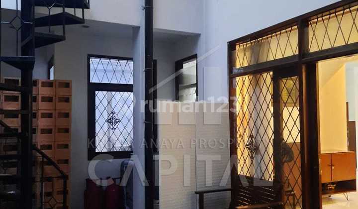 Rumah nyaman 2 lantai  siap huni di Antapani