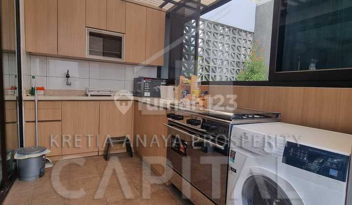 Rumah Full Furnished dengan Posisi Hook di Kota Baru Parahyangan 2