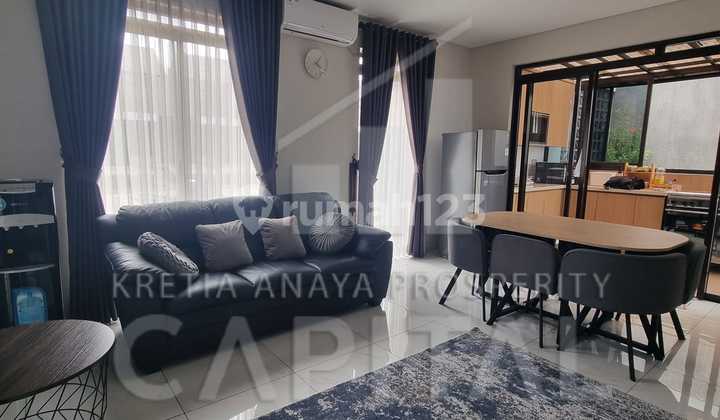 Rumah Full Furnished dengan Posisi Hook di Kota Baru Parahyangan
