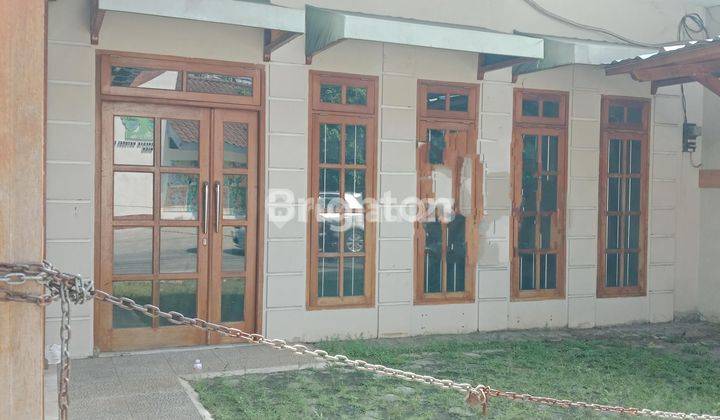 RUMAH COCOK UNTUK TEMPAT USAHA DI PINGGIR JALAN 1