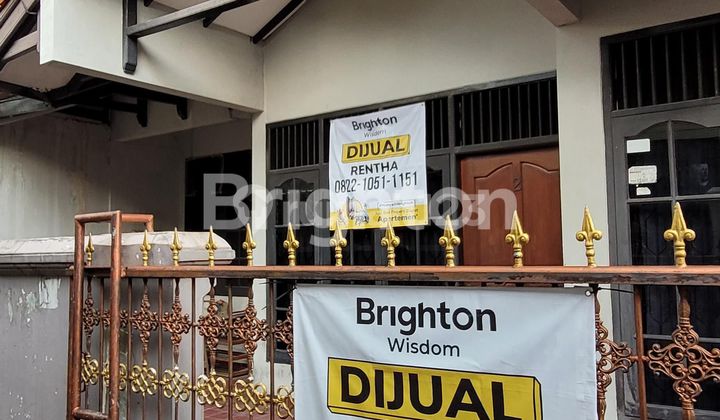 2-STORY HOUSE IN A STRATEGIC LOCATION JUST 5 MINUTES TO THE UNIVERSITY OF INDONESIA (U.I) SALEMBA CLOSE TO RAWASARI TOLL ROAD JAKARTA CENTRAL