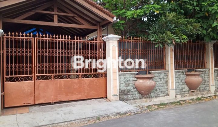 HOUSE WITH 24-HOUR SECURITY IN KLENDER RESIDENTIAL AREA, EAST JAKARTA. A HIGHLY STRATEGIC AND COMFORTABLE LOCATION. #NEGOTIABLE PRICE!