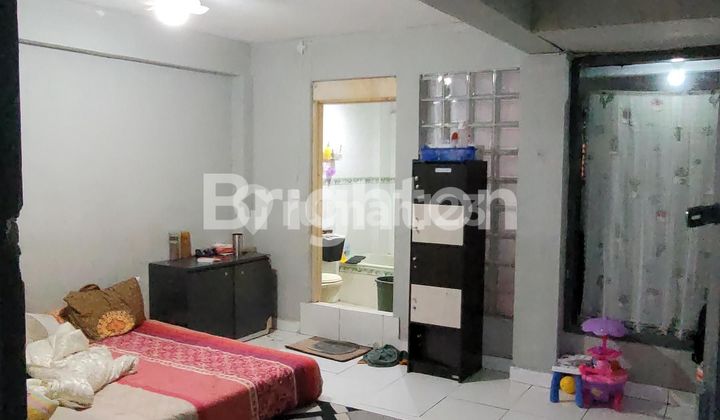 2-Story House in Cempaka Putih, Central Jakarta, Price NEGOTIABLE 2-Story House in Cempaka Putih, Central Jakarta, Price NEGOTIABLE