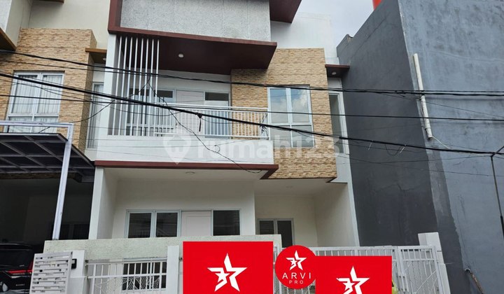 For Sale House In Boulevard Hijau Harapan Indah Bekasi