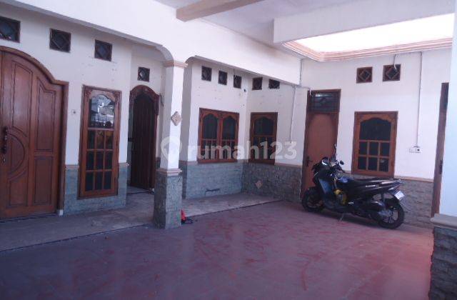 Disewakan Rumah Dua Lantai Di Jalan Raya Pondok Kopj Jakarta Timur 1