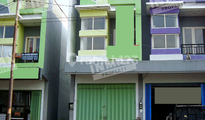 Good Cheap Two-Story Shop House 108 m2 Spacious Very Strategic Location on Terusan Sulfat, Malang 1