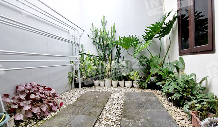 Nice Semi-Furnished House, Very Well-Maintained, Sold at an Affordable Price, Located in Metro Kencana Housing Complex, Kepanjen District, Malang Regency. 2