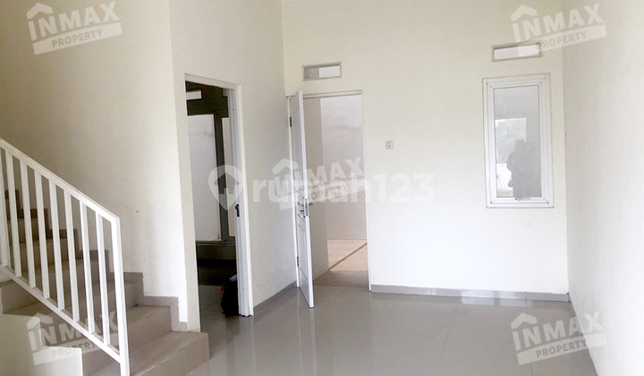 Ready-to-Occupy Well-Maintained House, Semi-Furnished with 3 Bedrooms and 2 Floors, Located in Tidar Area of Bridgetown Housing Estate, Dau Subdistrict, Malang Regency.
