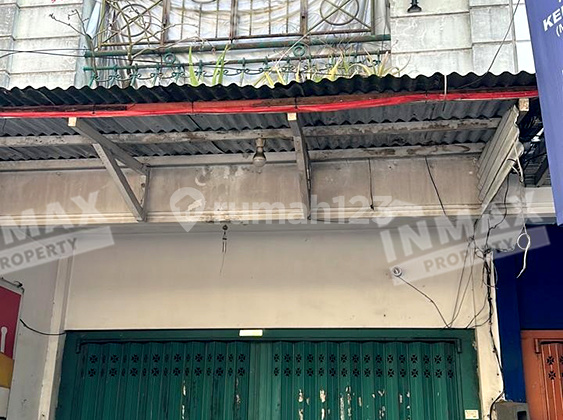 Ruko 2,5 Tingkat Luas 150 m2 Cocok Untuk Usaha Lokasi Sangat Strategis Traffic Ramai di Jl. Brigjen Slamet Riadi, Kec. Klojen, Malang