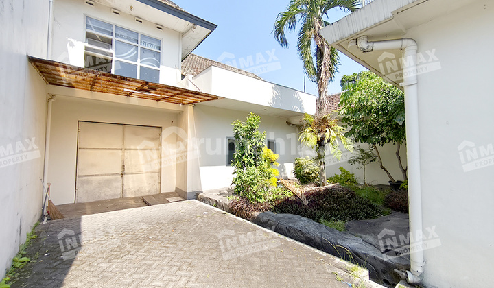 Business/Office Space for Rent Excellent Condition Well-Maintained 500 m2 Area 10 Rooms Very Strategic Location on Bromo Street, Klojen District, Malang