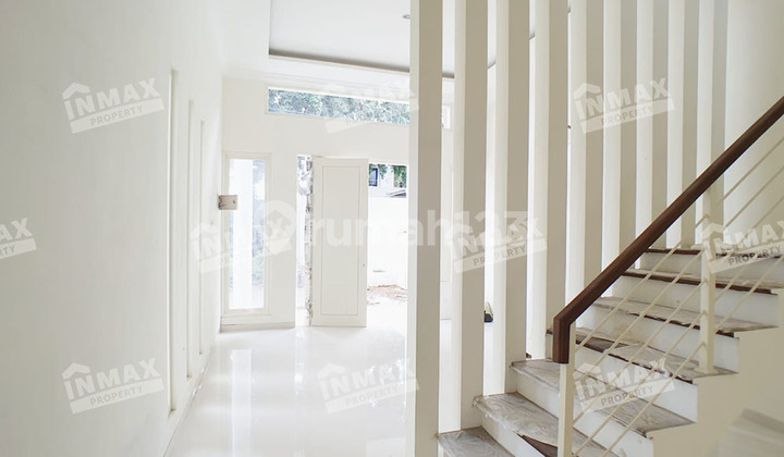 A Nice and Spacious Rental House with 3 Bedrooms in the Tidar Area, Close to Charis, Kalam Kudus, and Wesley Schools on Jl. Telaga Bodas, Sukun District, Malang A Nice and Spacious Rental House with 3 Bedrooms in the Tidar Area, Close to Charis, Kalam Kudus, and Wesley Schools on Jl. Telaga Bodas, Sukun District, Malang