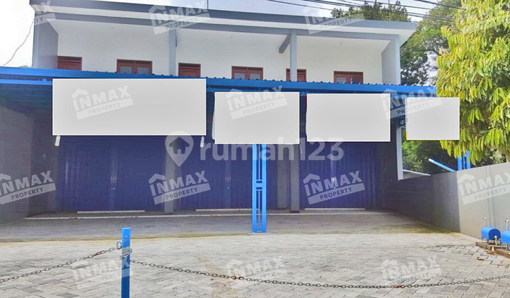 Three Adjacent Shophouses in Good Condition, Total Area 588 m2, 6 Rooms and 2 Floors, Strategic Location Suitable for Office, Warehouse, and Business on Jl. Asrikaton, Kec. Pakis, Kab. Malang.