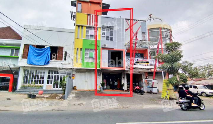 Good 3-Story Shop House, 168 m2 Area, Very Strategic Location in the City Center and Busy Traffic on Jl. Ciliwung, Blimbing District, Malang Good 3-Story Shop House, 168 m2 Area, Very Strategic Location in the City Center and Busy Traffic on Jl. Ciliwung, Blimbing District, Malang
