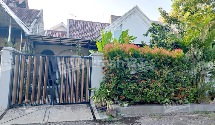 Rumah Luas Siap Huni Kondisi Terawat Ada 4 Kamar Sudah Plus Furnished Lokasi Strategis Dekat Tol di Perum Pondok Mutiara, Kec. Sidoarjo, Kab. Sidoarjo