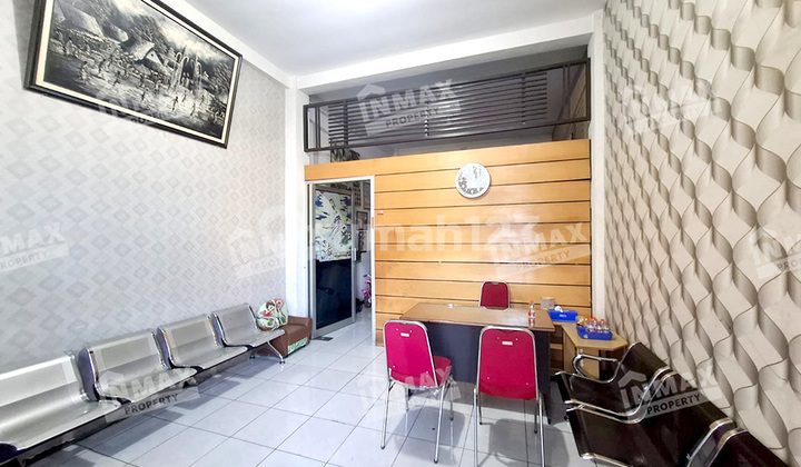 Good Shop House Two Floors, Area 152 m2 Very Strategic Location in Batu Area Near Batu Square and Jatim Park 2 on Pattimura Main Road, Batu 2