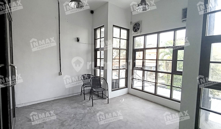 Good Two-Story Ruko, 158 m2 Area, Very Strategic Location, Busy Traffic, Bendungan Area, Near ITN and Muhammadiyah II Campuses on Jl. Bendungan Sutami, Lowokaru, Malang 2