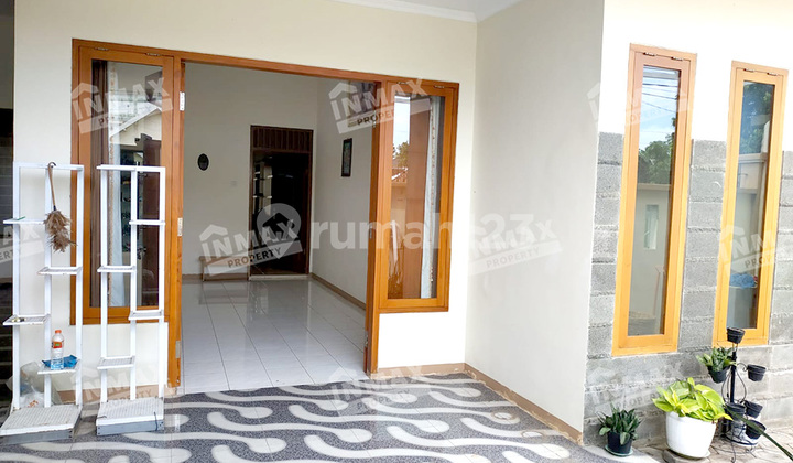 For Sale: Well-Maintained House with 5 Bedrooms, Already SHM-Certified on Jl. RA Kartini, Kraksaan, Probolinggo 2