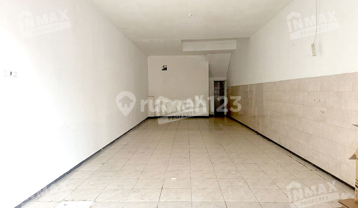 For Rent: 2-Story Shophouse in Well-Maintained Condition, Highly Strategic Location Near Traffic on Jl. Galunggung, Klojen District, Malang 2