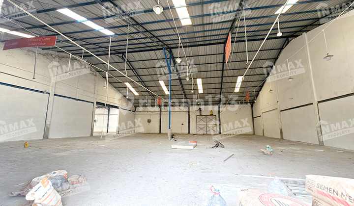 Large Warehouse in Excellent Condition Located in Pakis Area on Jl. Raya Pakisjajar, Kec. Pakis, Kab. Malang