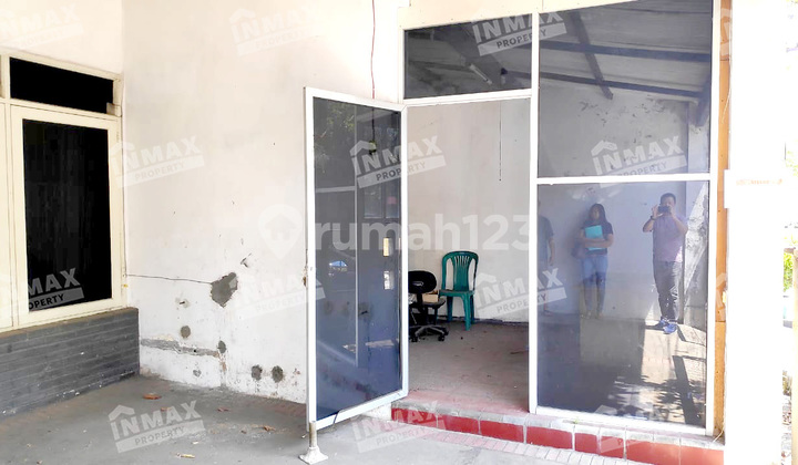 Nice Ready-to-Live 2-Bedroom House for Sale, Affordable Price Negotiable in Perum Taman Sulfat, Blimbing, Malang 2