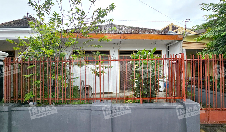 Affordable House with 3 Bedrooms in Klojen Area Near MOG and Gajayana Stadium on Jl. Bareng Tengah, Kec. Klojen, Malang