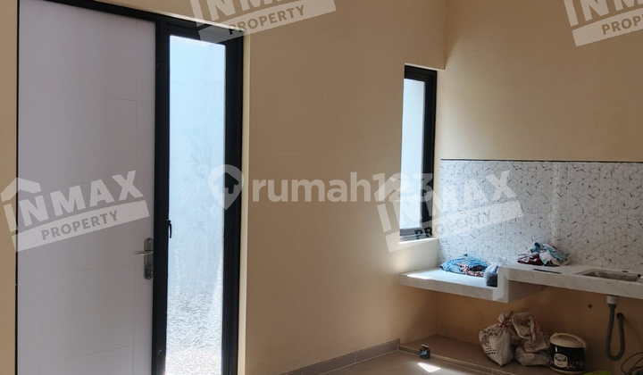 Nice, Cheap, Well-Maintained Rental House with 2 Bedrooms, Strategic Location in Rungkut Industrial Area, Rungkut Mapan Housing, Surabaya 2