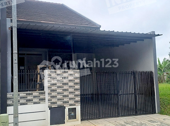 Rumah Bagus Plus Furnished Kondisi Sangat Terawat 2 Kamar Lokasi Araya di Jl. Greenwood Golf, Kec. Pakis, Kab. Malang