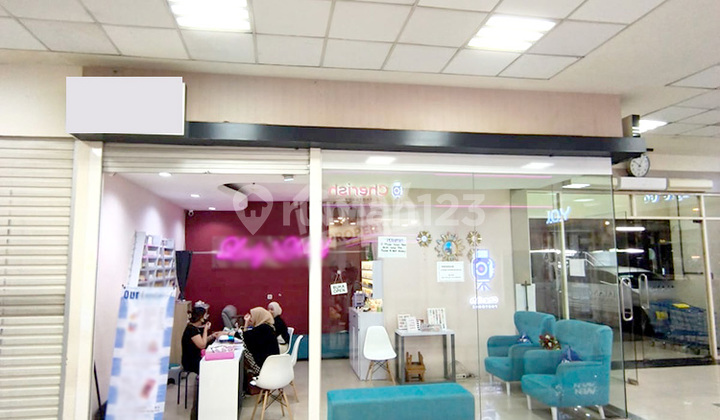 Translated to English:
"Rent and Sell Booth, Ready to Use, Located in Mall Matos Near the Mall Entrance." Translated to English:
"Rent and Sell Booth, Ready to Use, Located in Mall Matos Near the Mall Entrance."