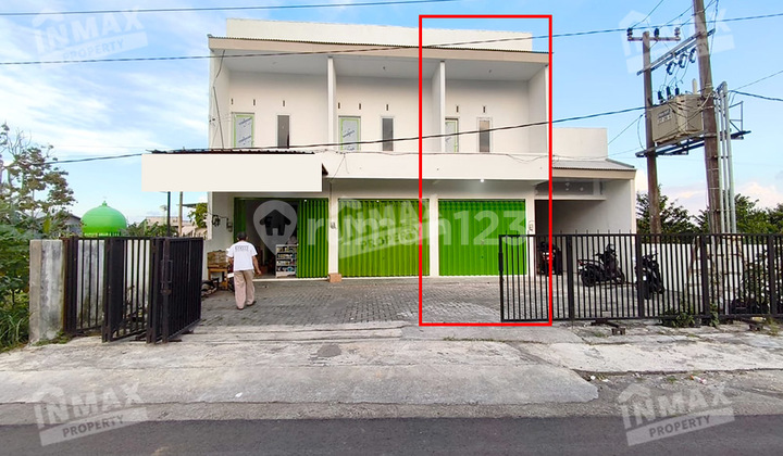 Ready-to-occupy shophouse, 2 floors, located in the Dau area, suitable for business on Jl. Karang Ampel Timur, Dau District, Malang Regency. Ready-to-occupy shophouse, 2 floors, located in the Dau area, suitable for business on Jl. Karang Ampel Timur, Dau District, Malang Regency.