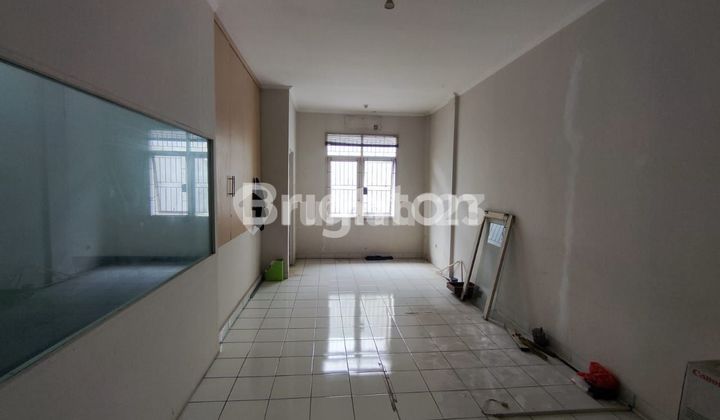 RUKO 2 LANTAI BAGUS BERSIH TERAWAT STRATEGIS TAMAN ROYAL CIPONDOH TANGERANG