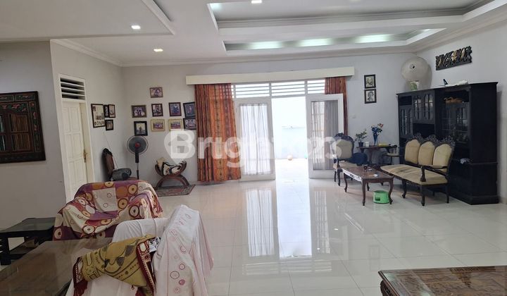 RUMAH LUAS BERSIH RAPI TERAWAT STRATEGIS KAV DKI  MERUYA JAKARTA BARAT