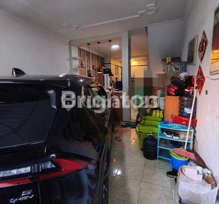 2.5-Storey Shop House, Semi-Furnished, Price 700 Million