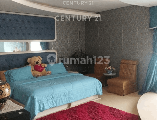 Strategic Luxury House with Swimming Pool in Duren Sawit S8958 2