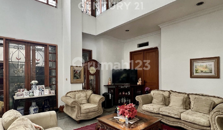 Strategic 2-Story Old House, Flood-Free in Kelapa Gading S9205 Strategic 2-Story Old House, Flood-Free in Kelapa Gading S9205