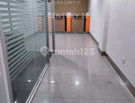 4-Story Ex-Bank Shop House for Rent, Strategic Location in Mampang R2227 4-Story Ex-Bank Shop House for Rent, Strategic Location in Mampang R2227