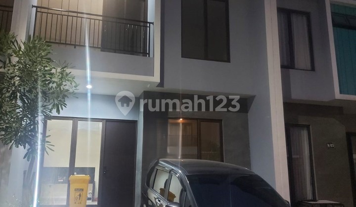 Nice House SHM Asana Residence Cibubur unit is still new, never been occupied.