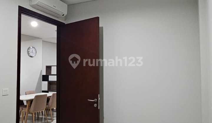 Town House Puri Mansion 4+1Br Furnished View Pool Jakarta Barat 2
