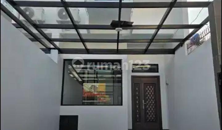 Rumah Modern Baru Minimalis Uk 4,5X18 Tebet Jakarta Selatan