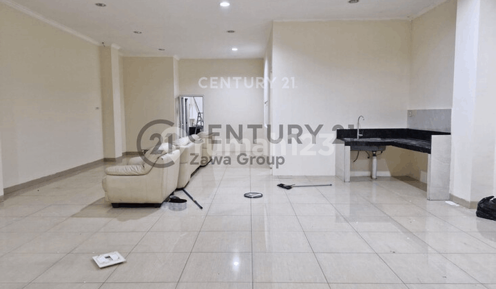 For Rent: Ready-to-Use Row Shophouse in Muara Karang, North Jakarta For Rent: Ready-to-Use Row Shophouse in Muara Karang, North Jakarta
