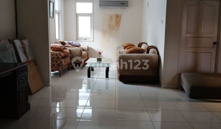 Dijual Rumah Tua Cempaka Putih Tengah 2 Lantai ada Kolam renang 1