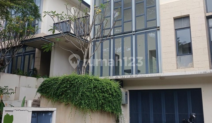 Disewakan Rumah Mewah Semi Furnished di BSD Navapark Lancewood