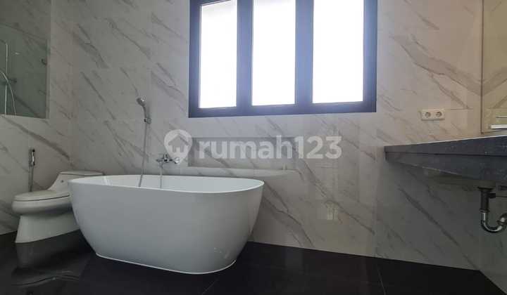 Dijual Rumah Bagus Posisi Private Lingkungan Asri di Green Cove BSD Tangerang 2