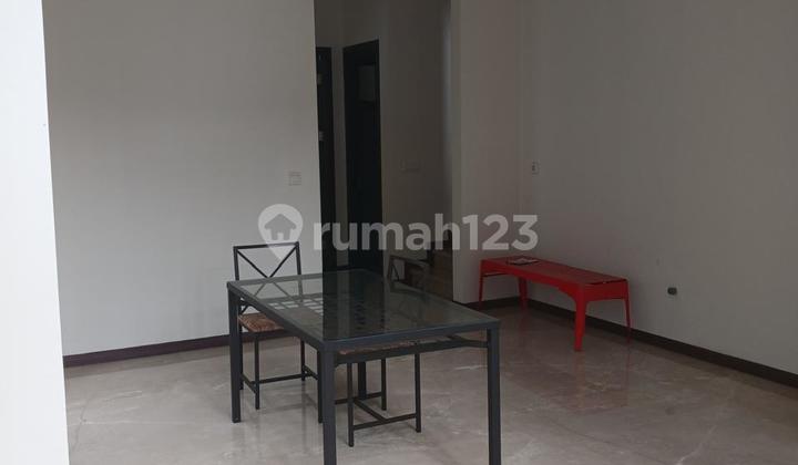 Disewakan Rumah Mewah Semi Furnished di BSD Navapark Lancewood 2