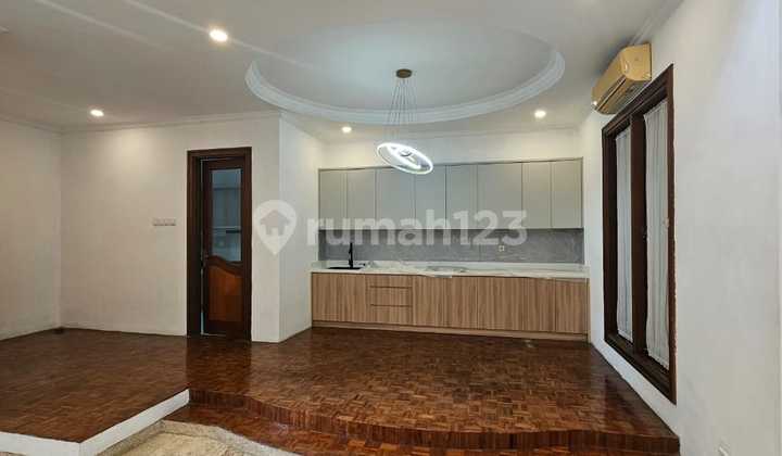 Disewakan Rumah Rapi Siap Huni Semi Furnished Sutera Kirana Utama Alam Sutera 2