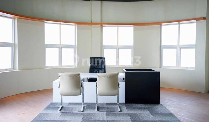 Director Room Medan Johor, Medan