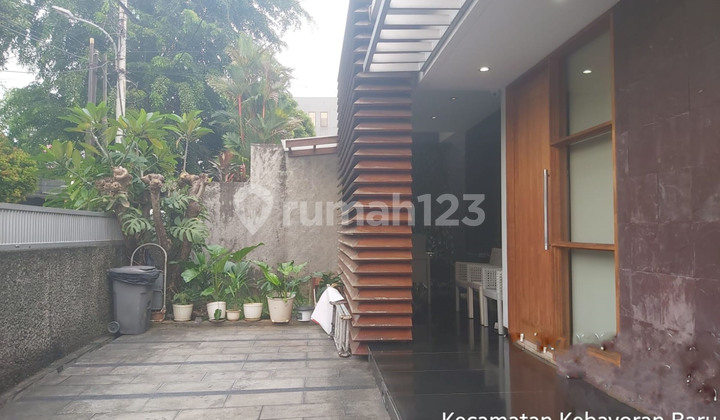 Dijual Rumah Semi Furnished SHM Kebayoran Baru, Jakarta Selatan