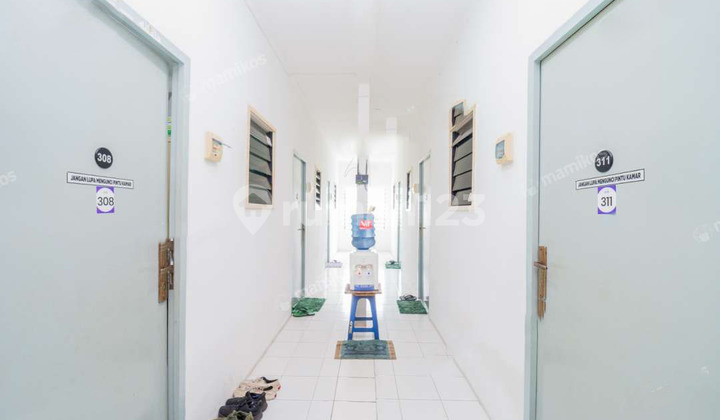 Boarding House, 3 Floors, Freehold Certificate, on Kosambi Raya, Cengkareng, Fully Furnished 2