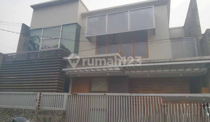 Dijual Rumah Semi Furnished SHM Kebayoran Baru, Jakarta Selatan