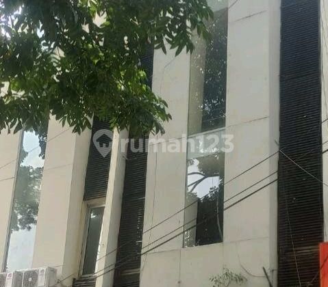 3-Story Former Bank Building, Sunda Street, Strategic, Promising for All Businesses.